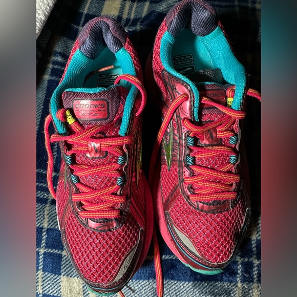 Brooks Shoes - SALE—Brooks Vibrant Red & Teal Athletic Shoes